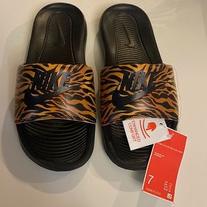 Nike Victori One animal print slides brand new Size 7